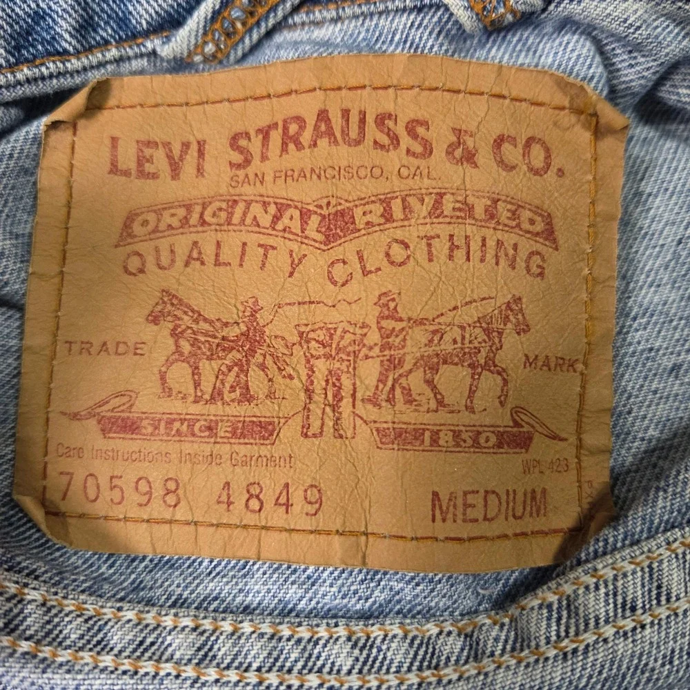 Vintage Levis 70598 4849 Denim Trucker Jacket Light Wash Mens Medium Made in USA